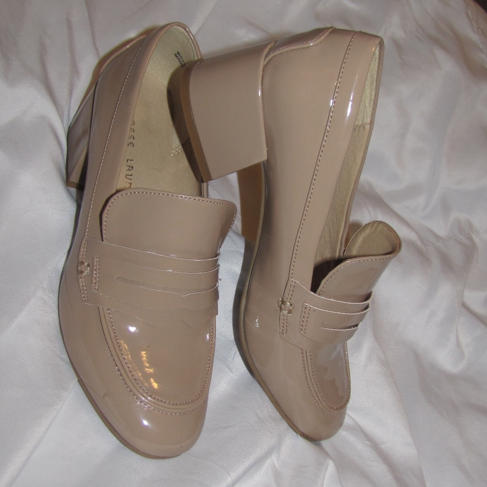 NWT Block heel shoes in nude color